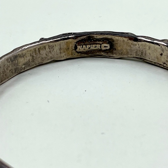 Vintage Napier Signed Black Textured Metal Bangle Bracelet - Picture 6 of 7